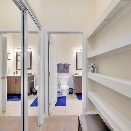 King Bed ► A+ Location ► Full Kitchen
