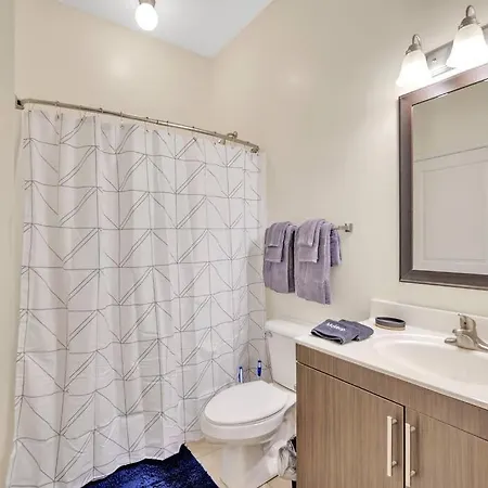 King Bed ► A+ Location ► Full Kitchen