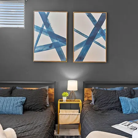 4br King Bed Luxe Amenities Airport Apartment