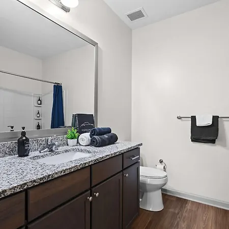 Apartment 4br King Bed Luxe Amenities Airport *