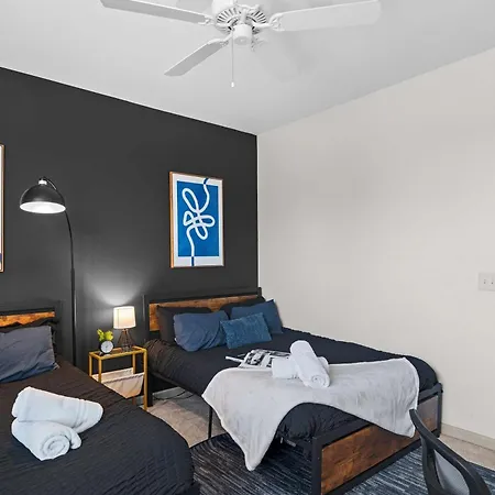 Apartment 4br King Bed Luxe Amenities Airport