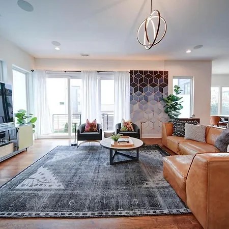 Holiday home Modern Rooftop Townhome W Hot Tub & Skyline Views