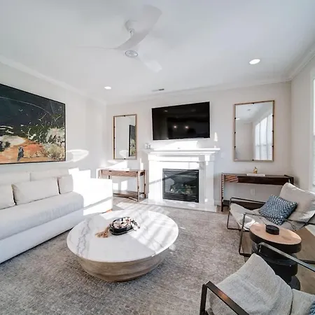 Luxury 4br Escape - Premium Modern Comfort Holiday home *