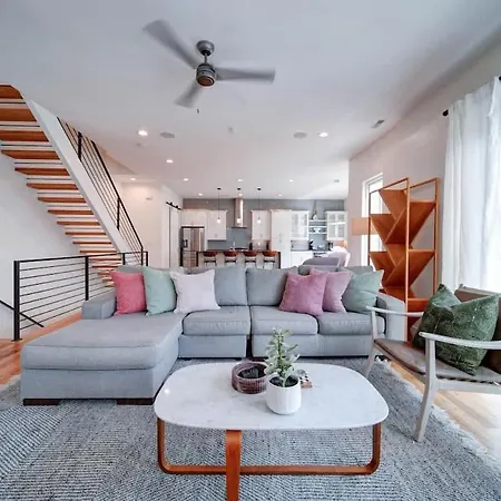 Luxe Townhome Rooftop Hot Tub Parking Holiday home Charlotte