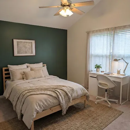 Mallard Creek 1br Ranch Style