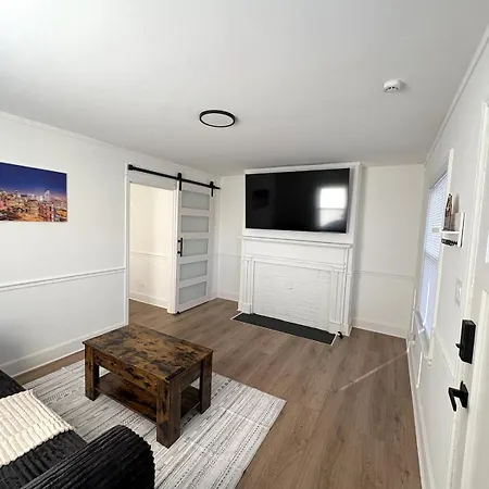 Charming Classic, Duplex With A Modern Twist Holiday home