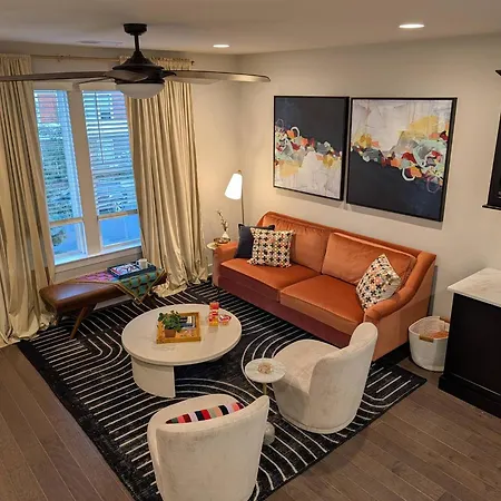 Queen Castle - Rooftop, Garage, King Beds, Pet Friendly Charlotte