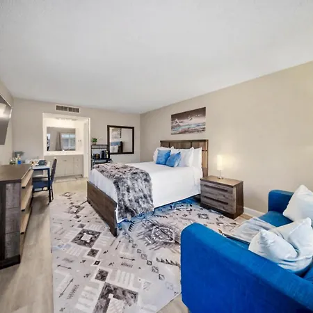 Aparthotel Lux Mins To Atrium Health And Downtown Airport