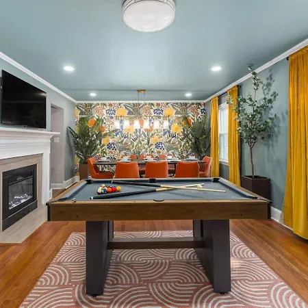 Pool Oasis With Hot Tub, Pickleball Court And Games Near Uptown *
