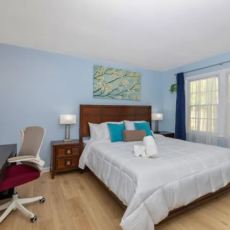 Holiday home New! Special Intro Rates! Lovely 2 Bedroom *