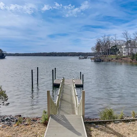 Holiday home 'mom's Cabin' On Wylie W/ Private Dock! Charlotte