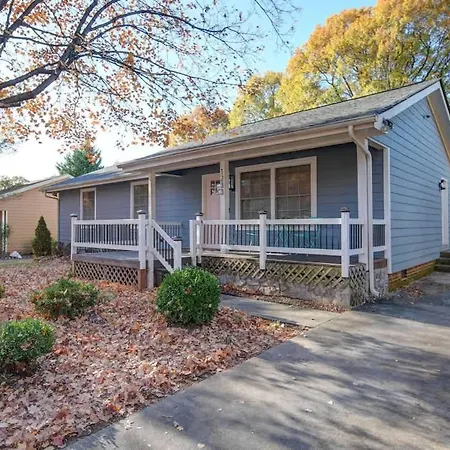 Stylish 4br - Modern & Bright Interior Holiday home Charlotte
