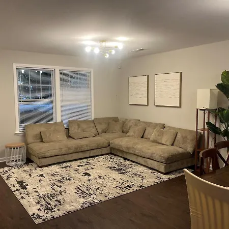 Holiday home Spacious 4 Bedroom House In Area Close To Pnc Pavilion Charlotte