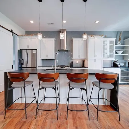 Holiday home Luxe Townhome Rooftop Hot Tub Parking