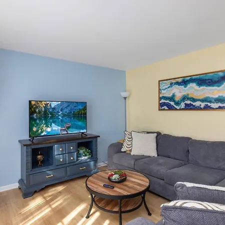 Holiday home New! Special Intro Rates! Lovely 2 Bedroom *
