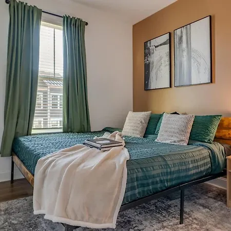4br Townhouse King Bed Garage Northlake *