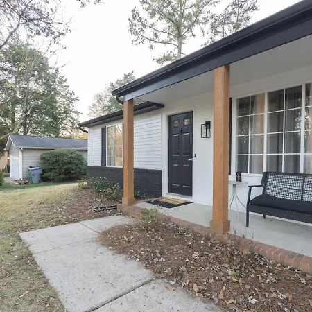 Ballantyne 3br House, Privateyard, Work Desk & 1 Gig Wi-fi * Charlotte