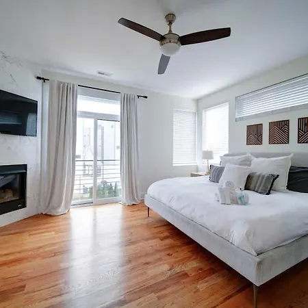 Luxe Townhome Rooftop Hot Tub Parking *
