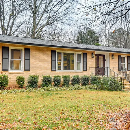 Dog-friendly Yard, 5 Mi To Uptown: * Charlotte