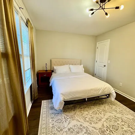 Spacious 4 Bedroom House In Area Close To Pnc Pavilion * Charlotte