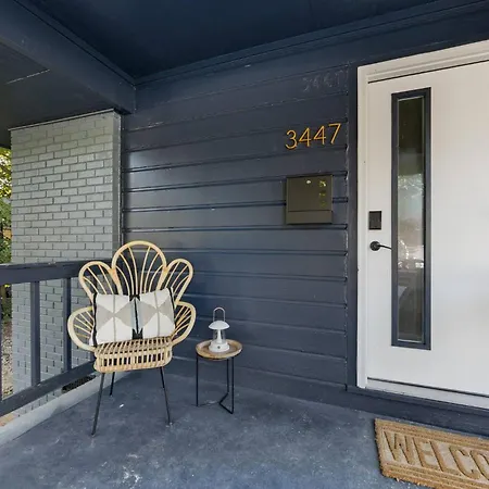 *now Available!* Renovated Plaza Shamrock Duplex Holiday home Charlotte