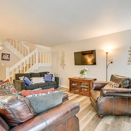 Cozy Family Retreat! In Suburbs Holiday home