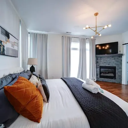 Modern Rooftop Townhome W Hot Tub & Skyline Views Holiday home Charlotte