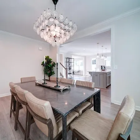 Luxury 4br Escape - Premium Modern Comfort Holiday home Charlotte