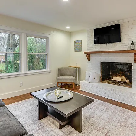 Dog-friendly Yard, 5 Mi To Uptown: Holiday home Charlotte