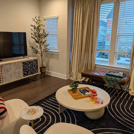 Queen Castle - Rooftop, Garage, King Beds, Pet Friendly Holiday home