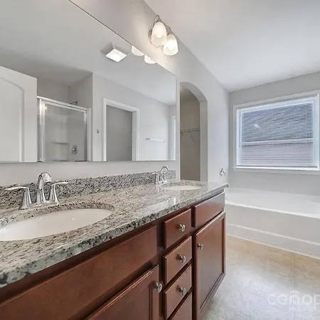 Spacious 4 Bedroom House In Area Close To Pnc Pavilion Holiday home Charlotte