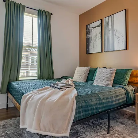 4br Townhouse King Bed Garage Northlake