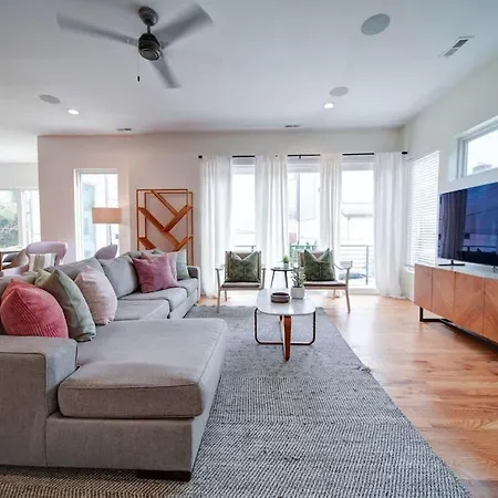 Luxe Townhome Rooftop Hot Tub Parking Charlotte