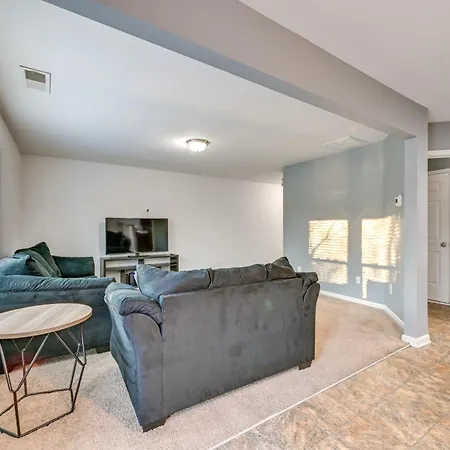 Pet-friendly Just Outside Downtown Charlotte!