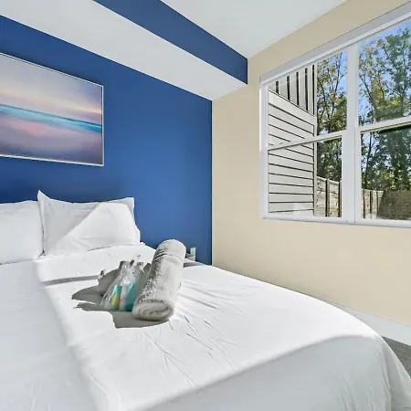 Modern 4-story 3-br Townhome With Rooftop Lounge Holiday home *