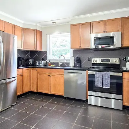 3br | King+2q | 75”tv | Matthews Holiday home