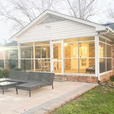 Holiday home Refined Retreat Charlotte