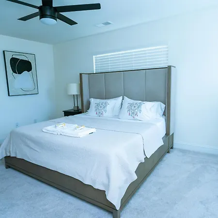 Homestay Ensuite King Bedroom Charlotte