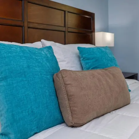 New! Special Intro Rates! Lovely 2 Bedroom Holiday home Charlotte