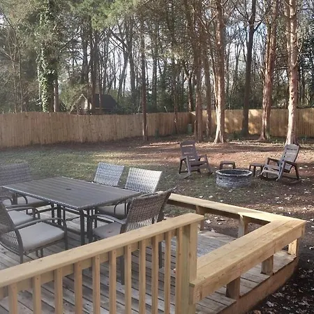 Ballantyne 3br House, Privateyard, Work Desk & 1 Gig Wi-fi Charlotte