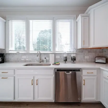 Holiday home Luxury 4br Escape - Premium Modern Comfort Charlotte