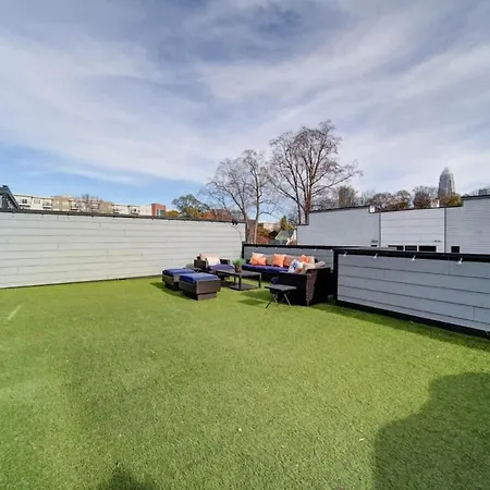 Luxe Townhome Rooftop Hot Tub Parking Holiday home
