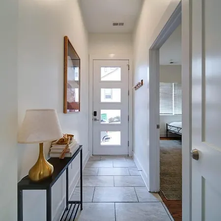 Holiday home Modern Rooftop Townhome W Hot Tub & Skyline Views