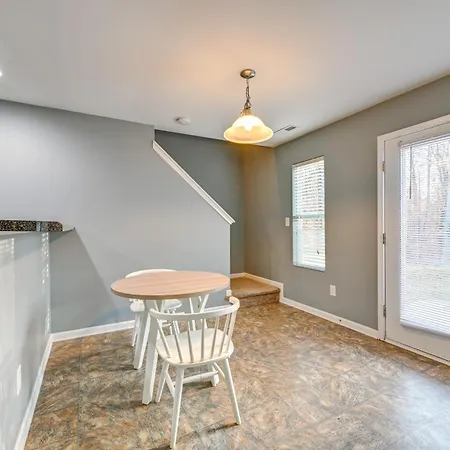 Pet-friendly Just Outside Downtown Charlotte! Holiday home Charlotte