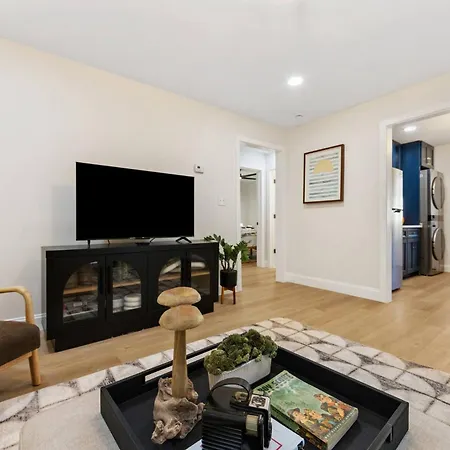*now Available!* Renovated Plaza Shamrock Duplex * Charlotte