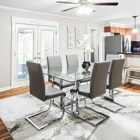 Holiday home 3br | King+2q | 75”tv | Matthews Charlotte