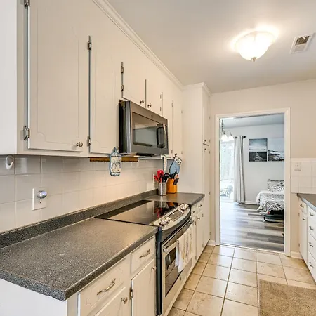 Cozy Family Retreat! In Suburbs Holiday home Charlotte