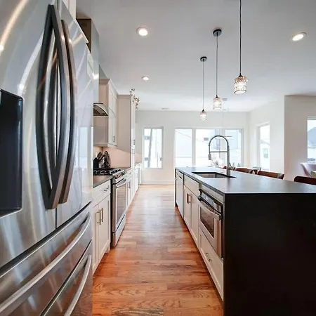 Luxe Townhome Rooftop Hot Tub Parking *