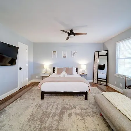 Holiday home Stylish 4br - Modern & Bright Interior *