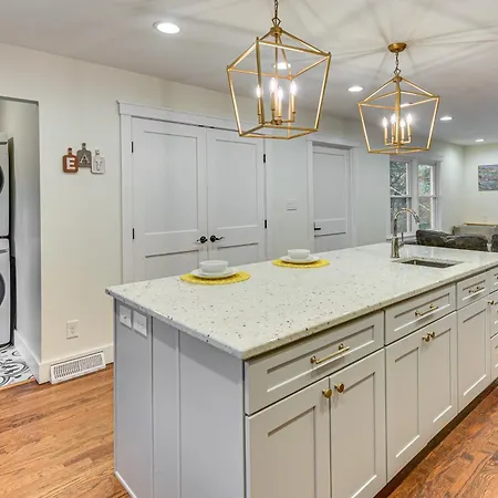 Dog-friendly Yard, 5 Mi To Uptown: Holiday home Charlotte
